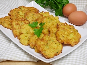 Tortillitas de Bacalao ( 1 bandeja de 0,250 a 0,300 kg. aprox.) 5 a 6 Unidades