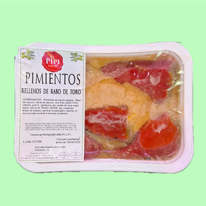 Pimientos de piquillo rellenos de cola de toro