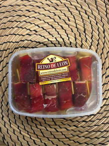 BANDEJA DE PINCHOS DE QUESO DE OVEJA CON CECINA DE LEÓN